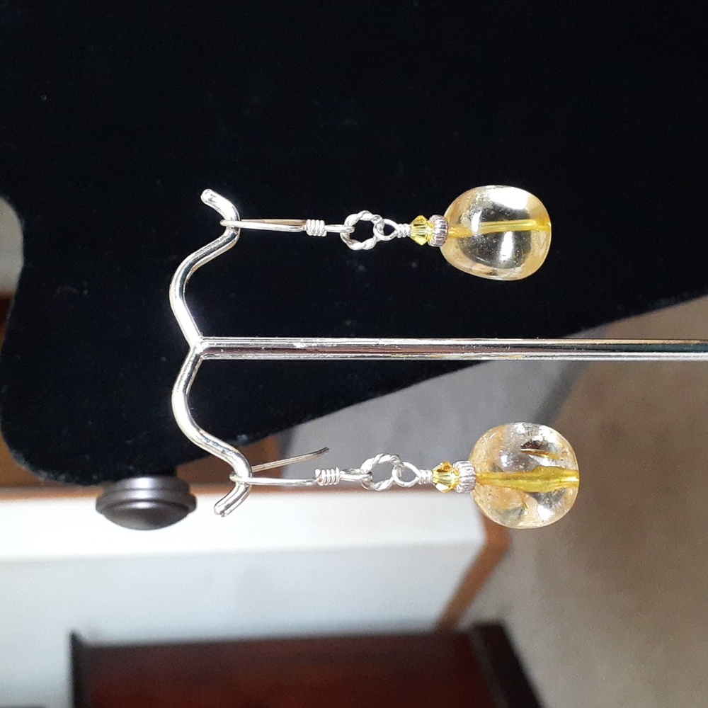 Brand New Sterling Silver Pierced Earrings KK122